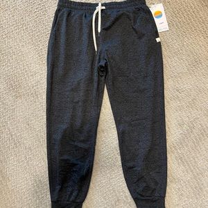 Vuori Performance Jogger- Size M (US 6-8)